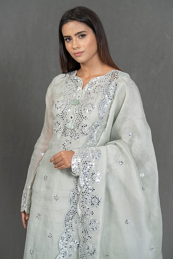 White Mirror Thread Embroidered Kurta Set by Kimaya by Vandana Rathi at Pernia's Pop Up Shop