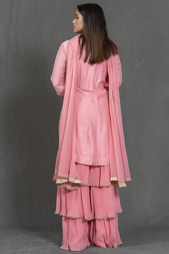 Pink Hand Embroidered Straight Kurta Set by Kimaya by Vandana Rathi at Pernia's Pop Up Shop