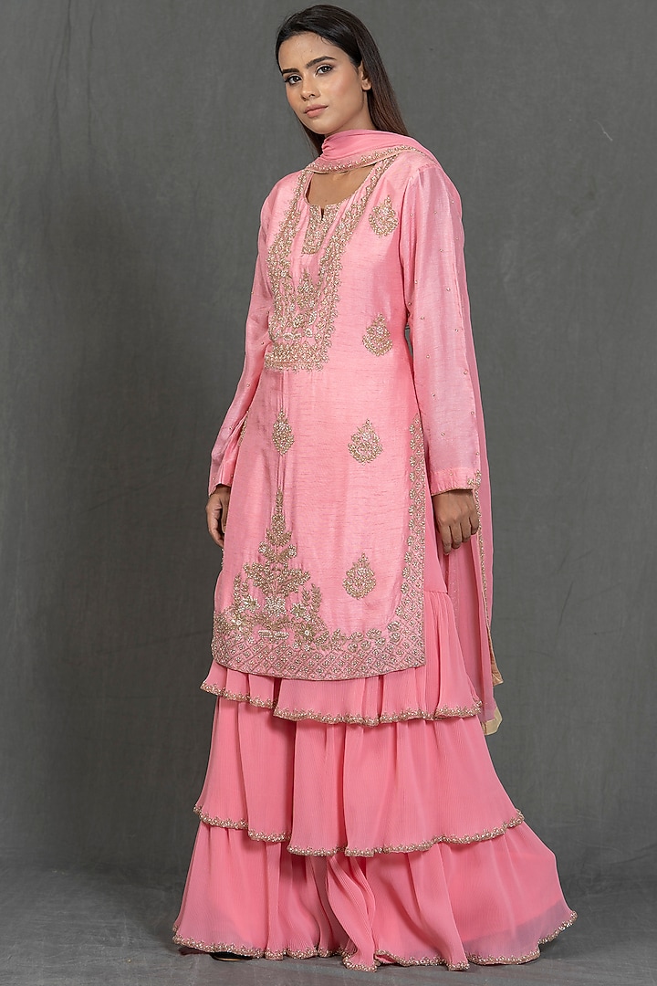 Pink Hand Embroidered Straight Kurta Set by Kimaya by Vandana Rathi at Pernia's Pop Up Shop