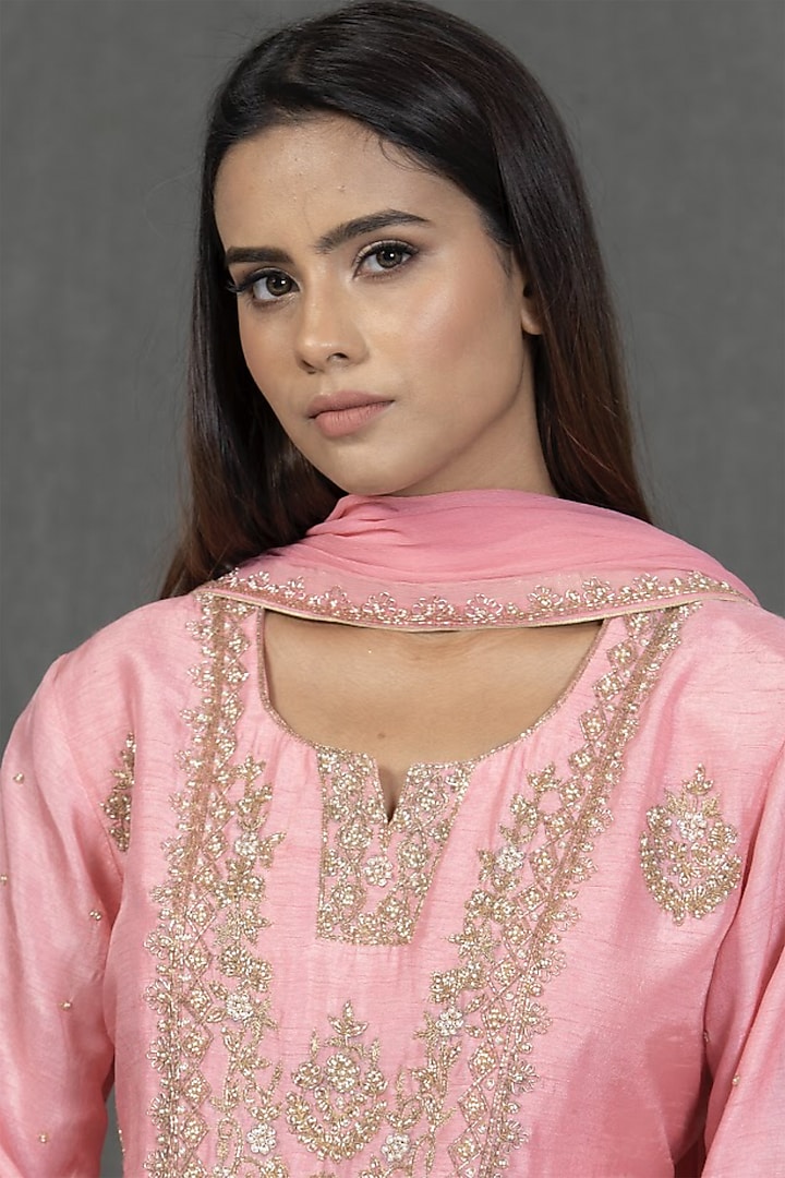 Pink Hand Embroidered Straight Kurta Set by Kimaya by Vandana Rathi at Pernia's Pop Up Shop