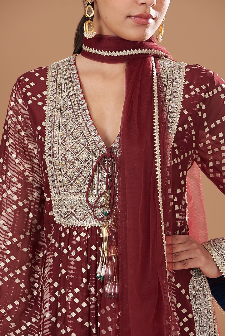 Maroon Organza Tie-Dyed Kurta Set by Kisneel by Pam at Pernia's Pop Up Shop