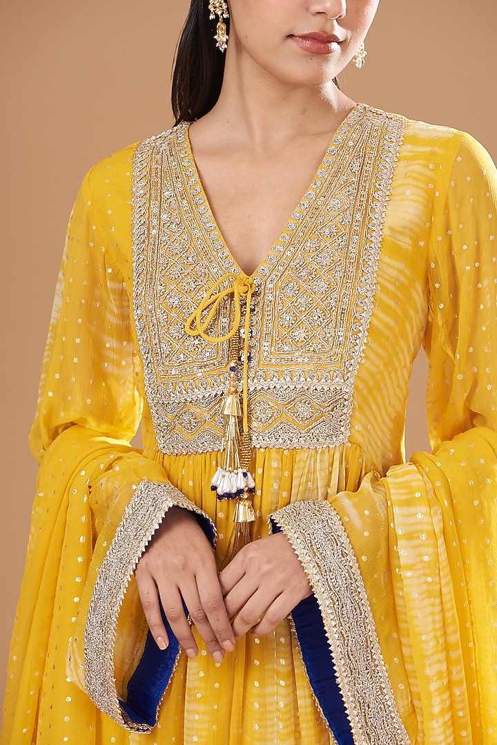 Yellow Chiffon Tie-Dyed Kurta Set by Kisneel by Pam at Pernia's Pop Up Shop