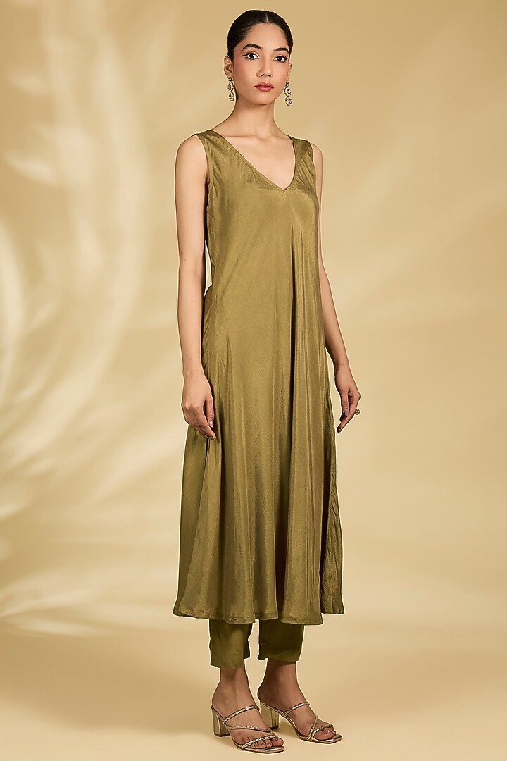 Olive Green Chiffon Tie-Dyed Kurta Set by Kisneel by Pam at Pernia's Pop Up Shop