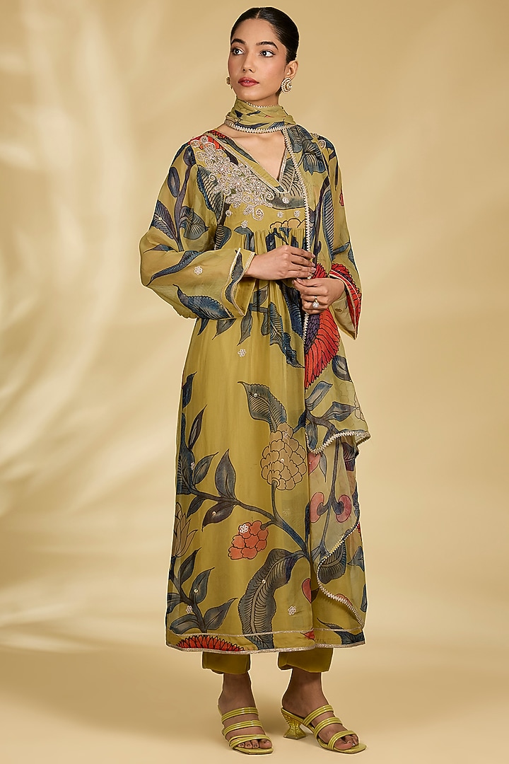 Yellow Organza Kalamari Kurta Set by Kisneel by Pam at Pernia's Pop Up Shop