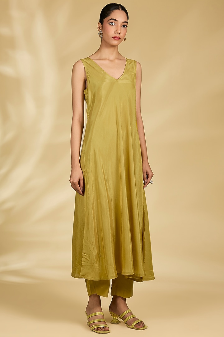 Yellow Organza Kalamari Kurta Set by Kisneel by Pam at Pernia's Pop Up Shop