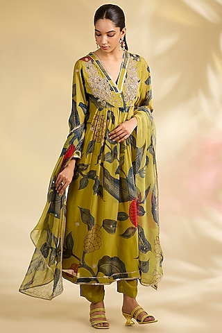 Mustard Organza Kalamkari Printed Kurta Set by Kisneel by Pam