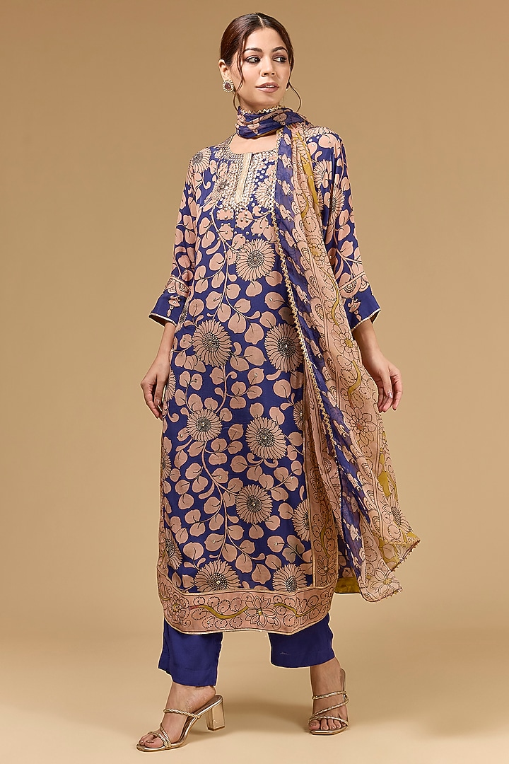 Blue Crepe Aari Embroidered & Digital Printed Kalamkari Kurta Set by Kisneel by Pam at Pernia's Pop Up Shop