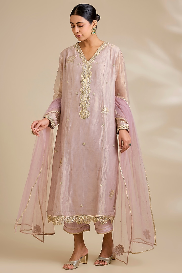 Lavender Chanderi Straight Kurta Set by Kisneel by Pam at Pernia's Pop Up Shop