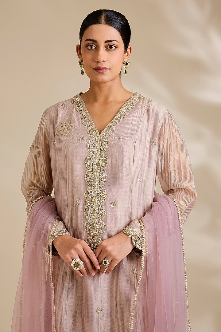 Lavender Chanderi Straight Kurta Set by Kisneel by Pam at Pernia's Pop Up Shop