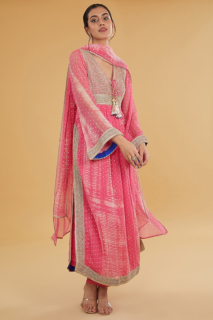 Pink Chiffon Foil Printed Tie & Dye Kurta Set by Kisneel by Pam at Pernia's Pop Up Shop