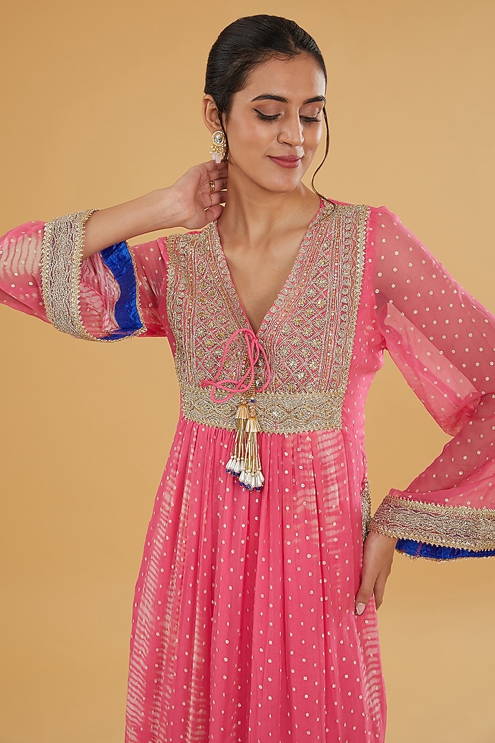 Pink Chiffon Foil Printed Tie & Dye Kurta Set by Kisneel by Pam at Pernia's Pop Up Shop