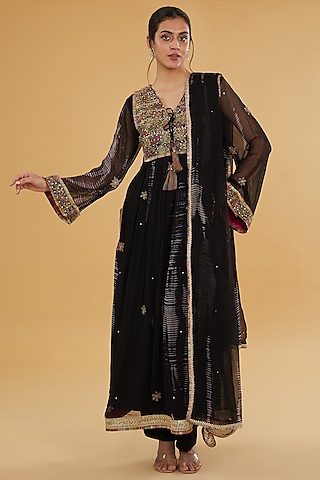Black Chiffon Thread Embroidered Kurta Set by Kisneel by Pam