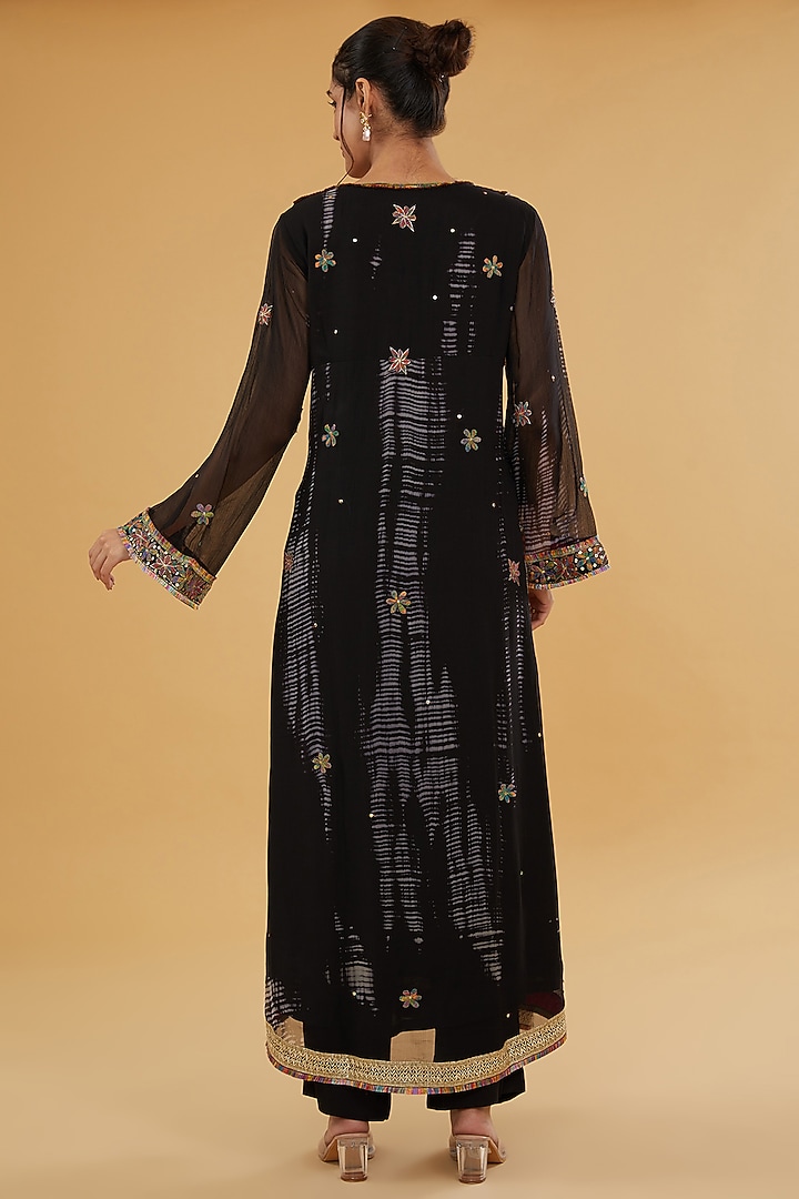 Black Chiffon Thread Embroidered Kurta Set by Kisneel by Pam at Pernia's Pop Up Shop