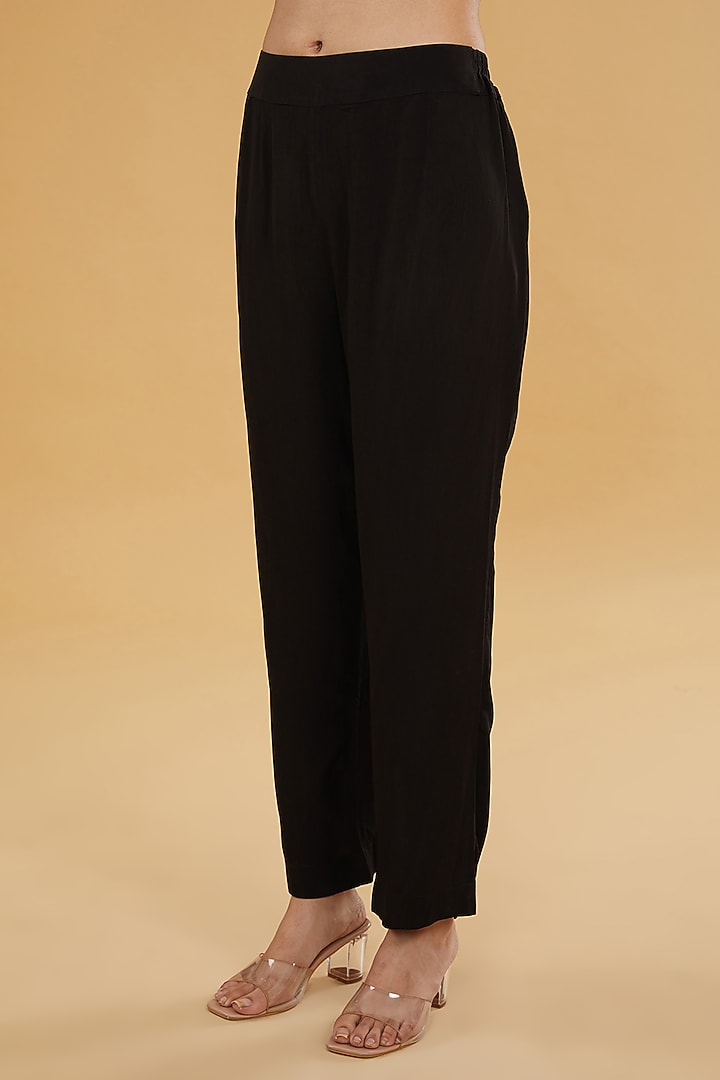 Black Chiffon Thread Embroidered Kurta Set by Kisneel by Pam at Pernia's Pop Up Shop