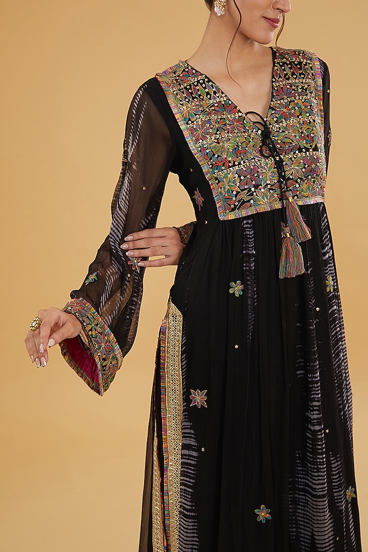 Black Chiffon Thread Embroidered Kurta Set by Kisneel by Pam at Pernia's Pop Up Shop