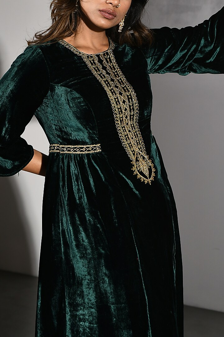 Emerald Green Velvet Embroidered Kurta Set by K-ANSHIKA Jaipur at Pernia's Pop Up Shop