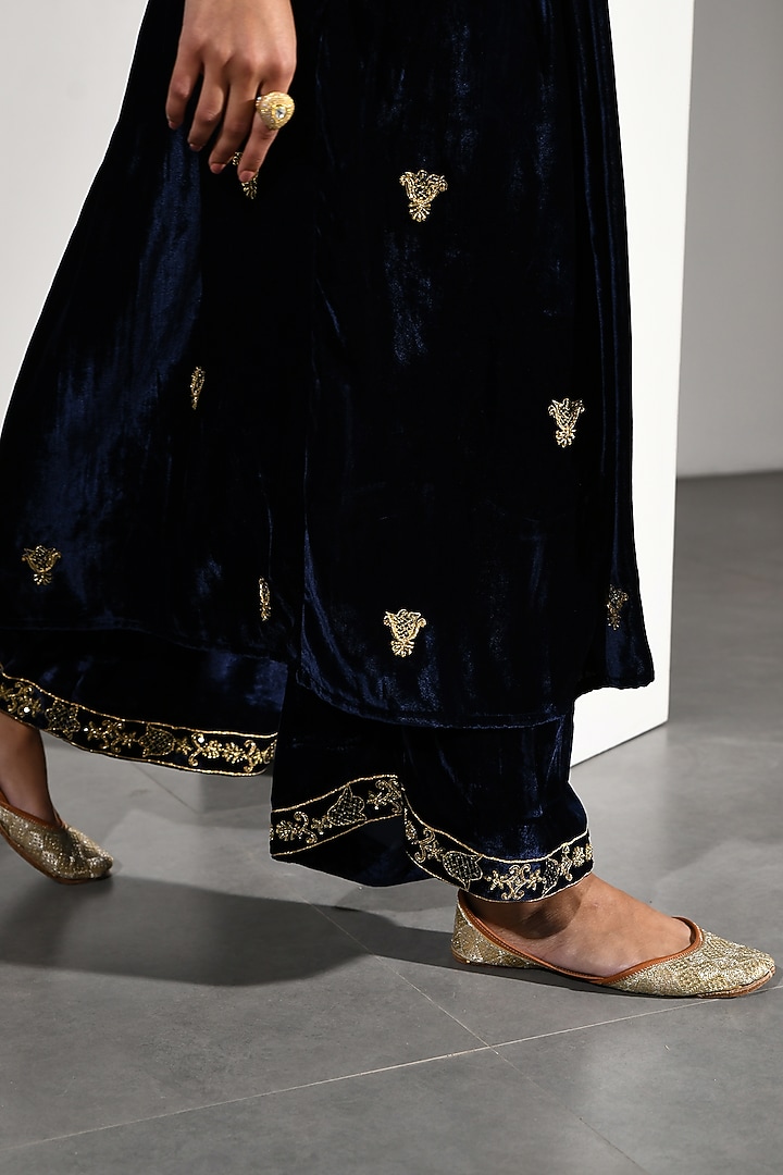 Blue Velvet Embroidered Kurta Set by K-ANSHIKA Jaipur at Pernia's Pop Up Shop