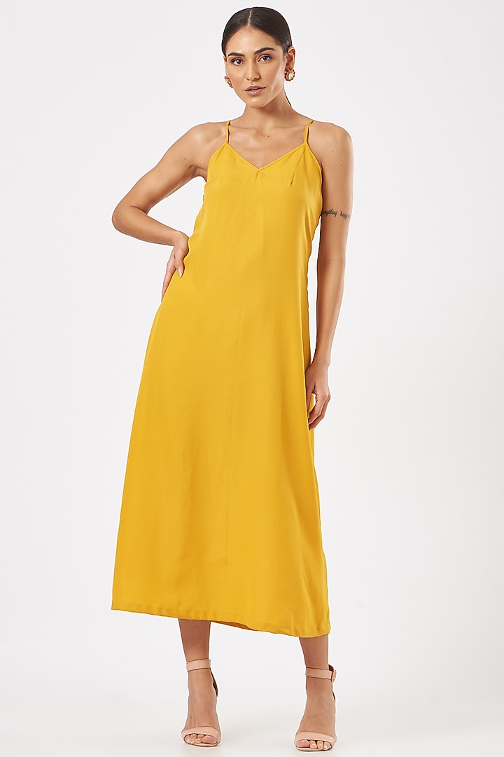 Yellow Embellished Kaftan by K-ANSHIKA Jaipur at Pernia's Pop Up Shop