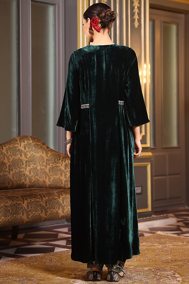 Green Velvet Resham Machine Embroidered Kurta Set by K-ANSHIKA Jaipur at Pernia's Pop Up Shop