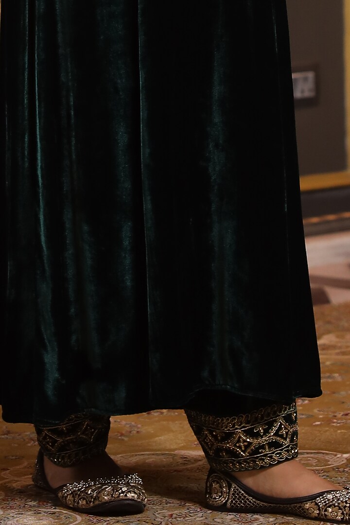 Green Velvet Resham Machine Embroidered Kurta Set by K-ANSHIKA Jaipur at Pernia's Pop Up Shop