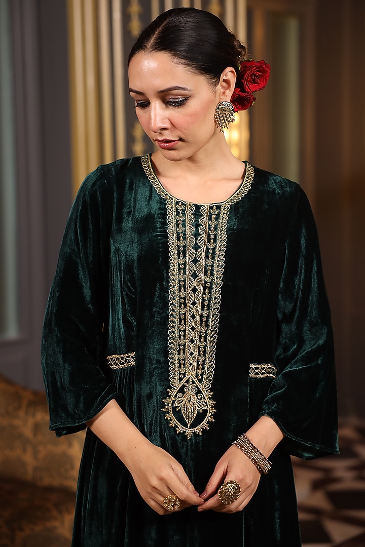 Green Velvet Resham Machine Embroidered Kurta Set by K-ANSHIKA Jaipur at Pernia's Pop Up Shop