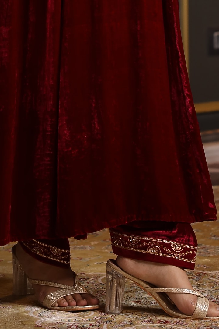 Pink Velvet Resham Machine Embroidered Kurta Set by K-ANSHIKA Jaipur at Pernia's Pop Up Shop