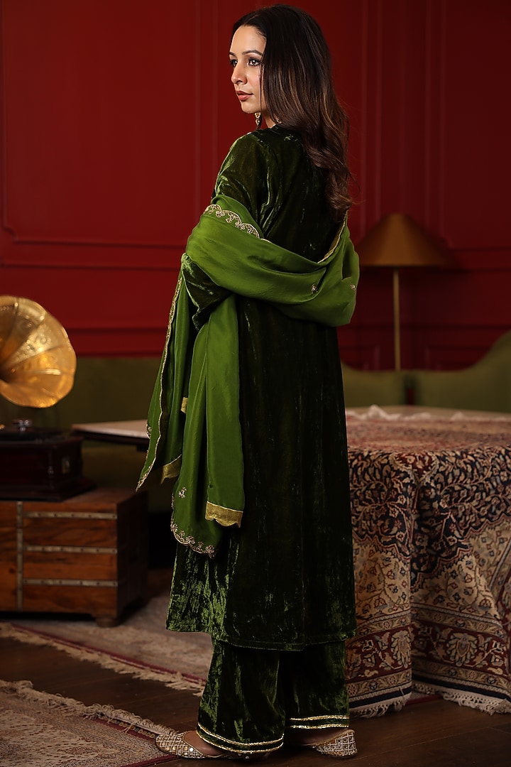 Bottle Green Velvet Resham Machine Embroidered Kurta Set by K-ANSHIKA Jaipur at Pernia's Pop Up Shop