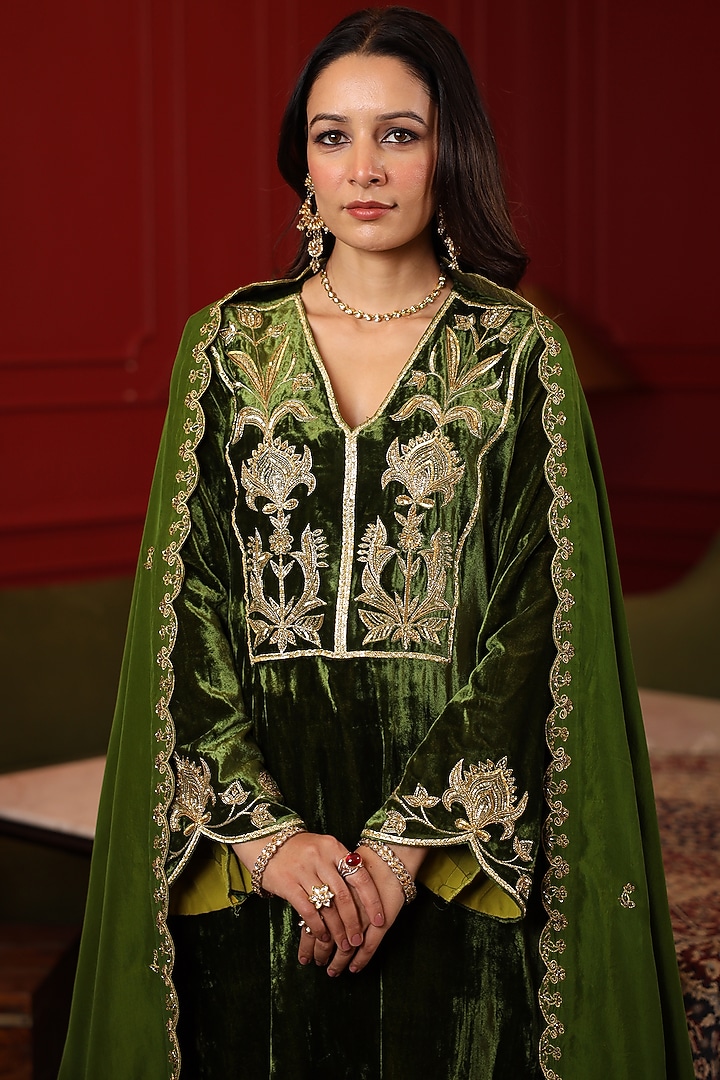 Bottle Green Velvet Resham Machine Embroidered Kurta Set by K-ANSHIKA Jaipur at Pernia's Pop Up Shop