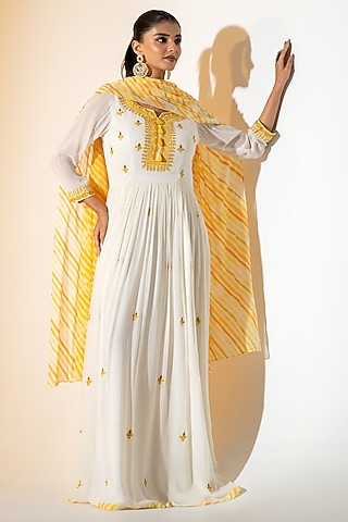 Off-White Georgette Thread Embroidered Anarkali Set by K-ANSHIKA Jaipur
