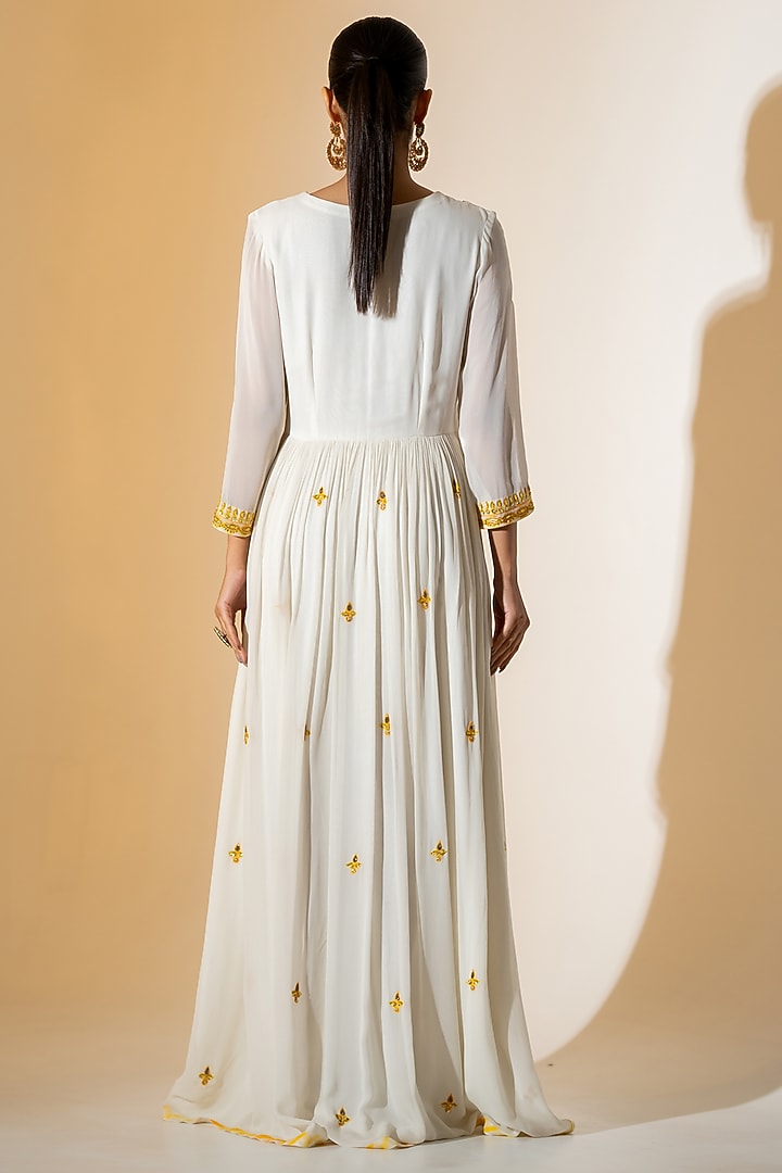 Off-White Georgette Thread Embroidered Wedding Anarkali Set by K-ANSHIKA Jaipur at Pernia's Pop Up Shop
