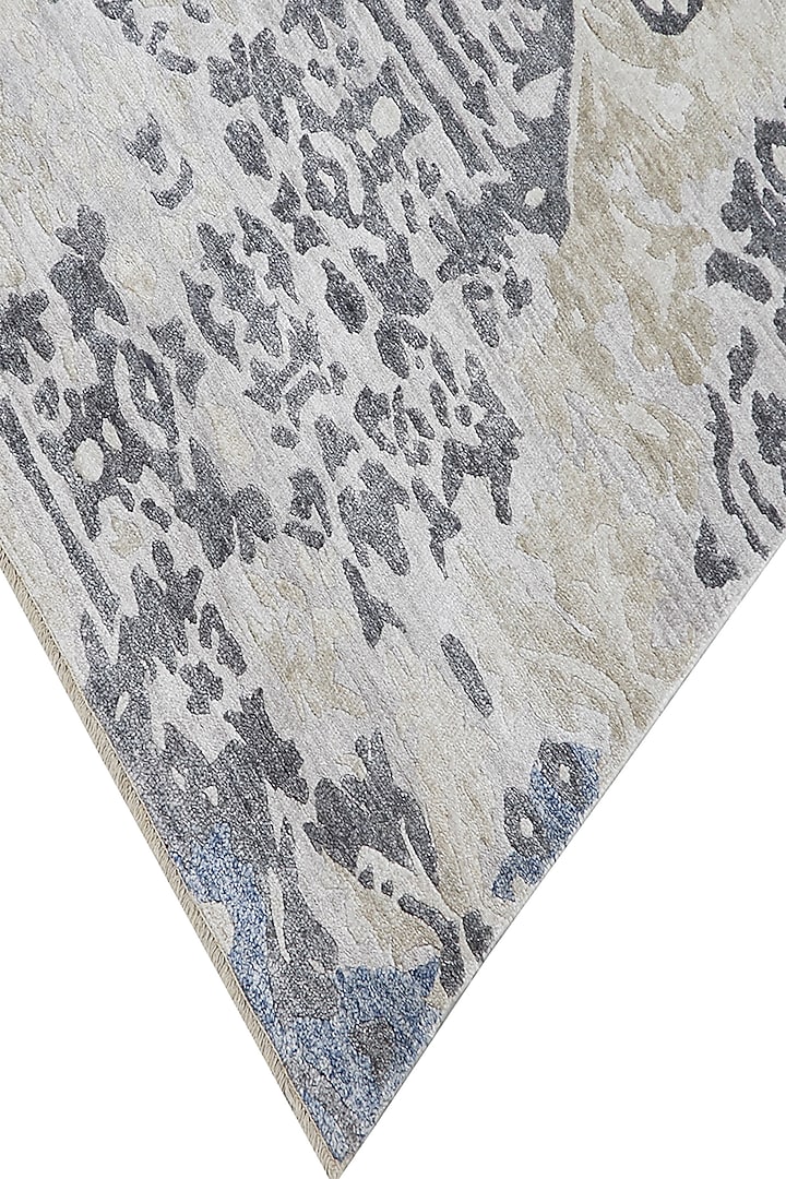 Off-White & Beige Hand-Knotted Carpet by Knotty Rugs at Pernia's Pop Up Shop