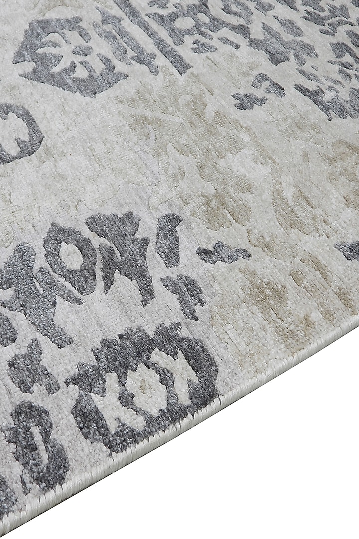 Off-White & Beige Hand-Knotted Carpet by Knotty Rugs at Pernia's Pop Up Shop