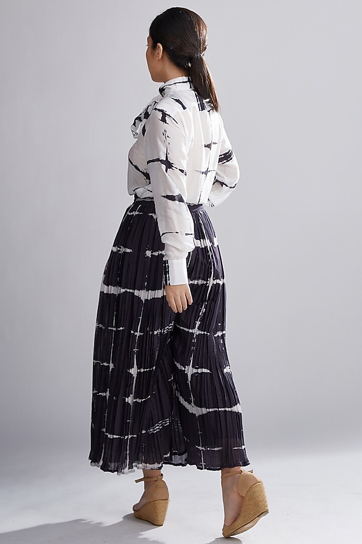 Black & White Printed Pleated Pants by Koai at Pernia's Pop Up Shop