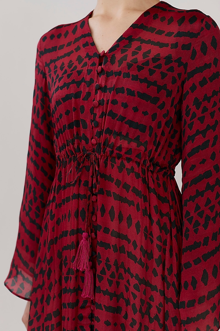 Dark Green & Dark Pink Printed Kaftan Cape by Koai at Pernia's Pop Up Shop