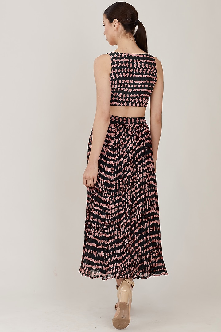 Dark Green & Pink Abstract Skirt by Koai at Pernia's Pop Up Shop