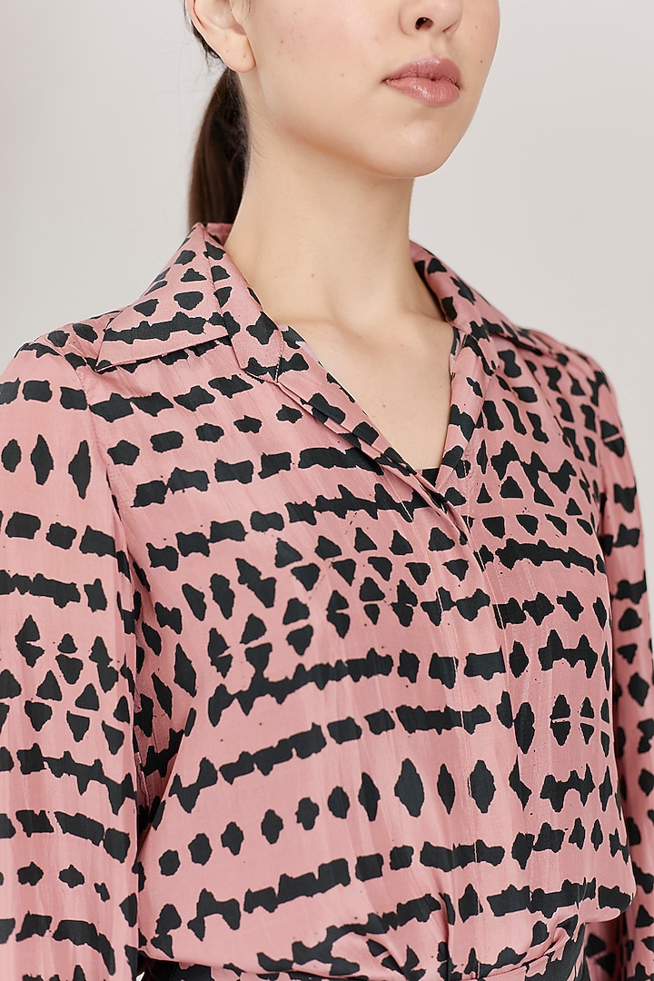 Pink & Dark Green Abstract Shirt by Koai at Pernia's Pop Up Shop
