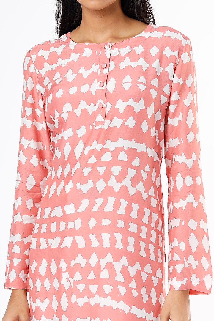Pink & White Digital Printed Kurta by Koai at Pernia's Pop Up Shop