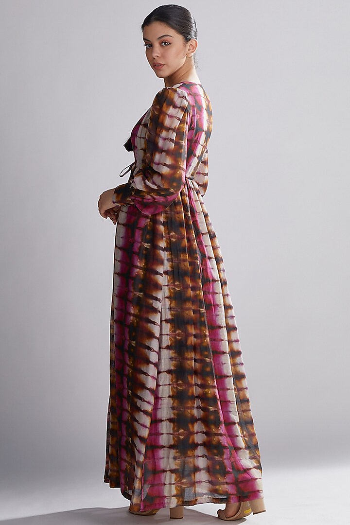 Mehendi Green Chanderi Silk Cape by Koai at Pernia's Pop Up Shop