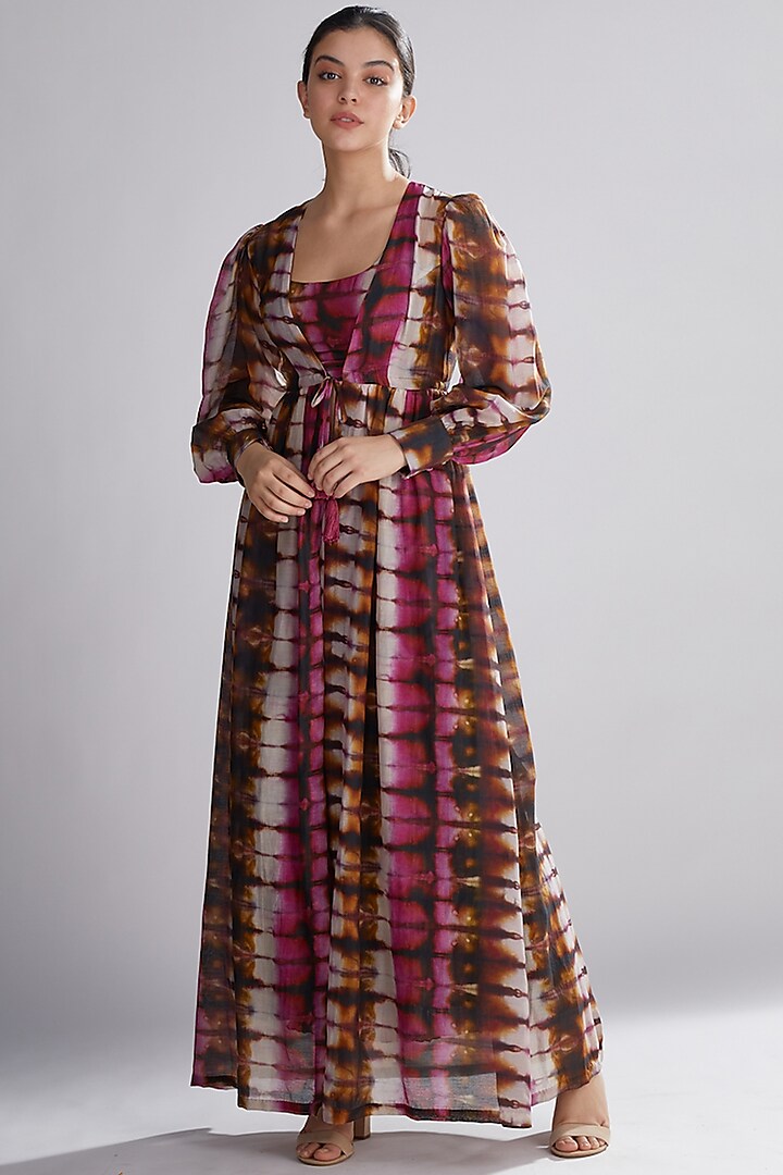 Mehendi Green Chanderi Silk Cape by Koai at Pernia's Pop Up Shop