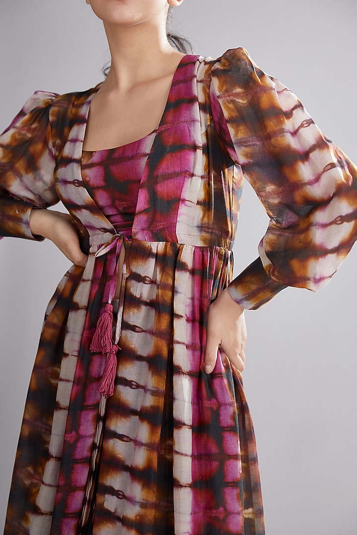 Mehendi Green Chanderi Silk Cape by Koai at Pernia's Pop Up Shop