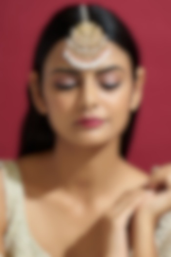 Gold Finish Kundan Polki Handcrafted Maang Tikka by Kohar By Kanika at Pernia's Pop Up Shop