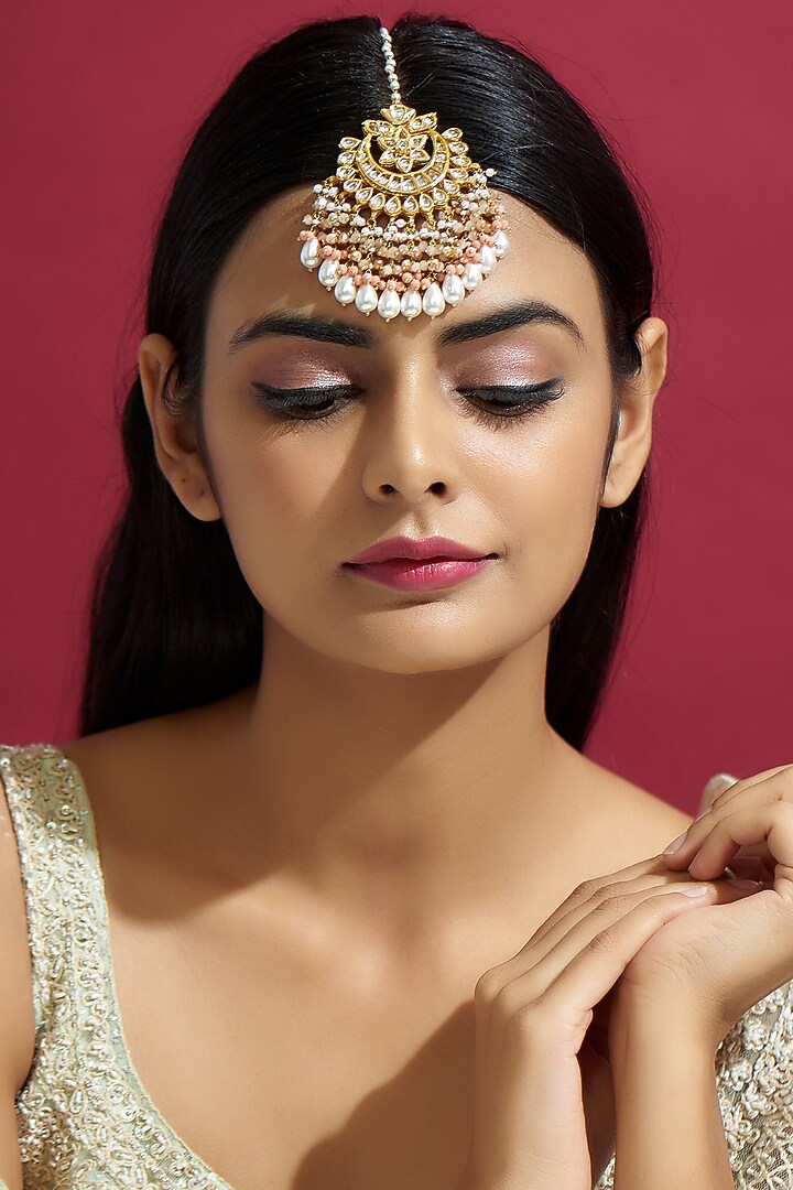 Gold Finish Kundan Polki Handcrafted Maang Tikka by Kohar By Kanika at Pernia's Pop Up Shop