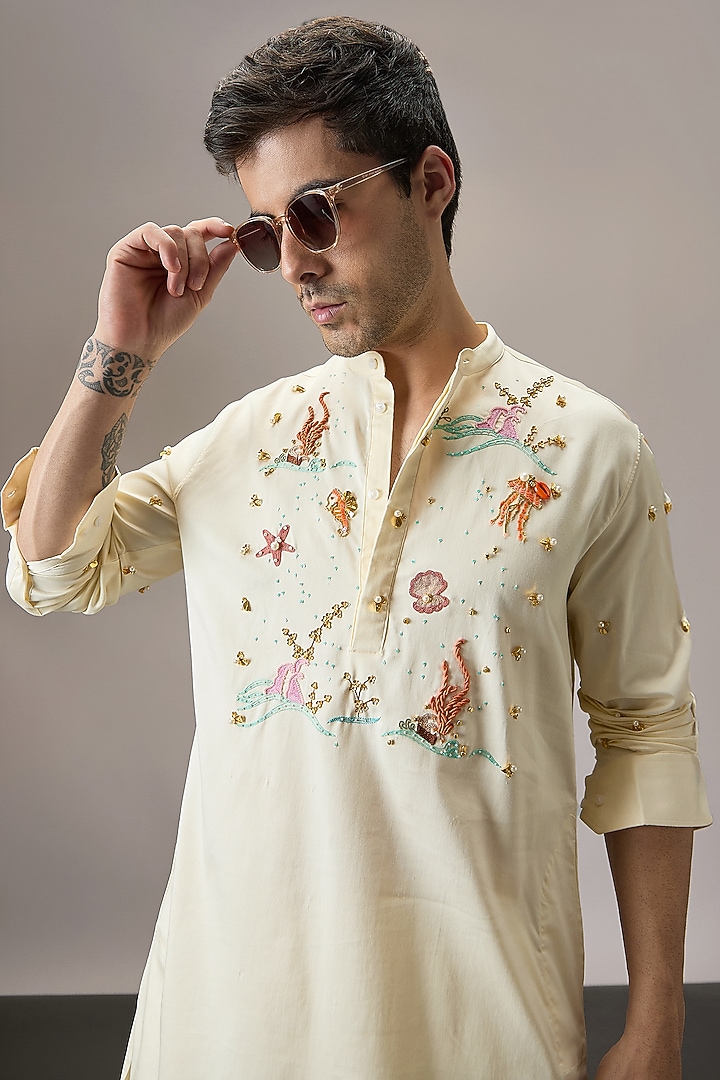 Ivory Cotton Hand Embroidered Kurta by Komal Kothari at Pernia's Pop Up Shop