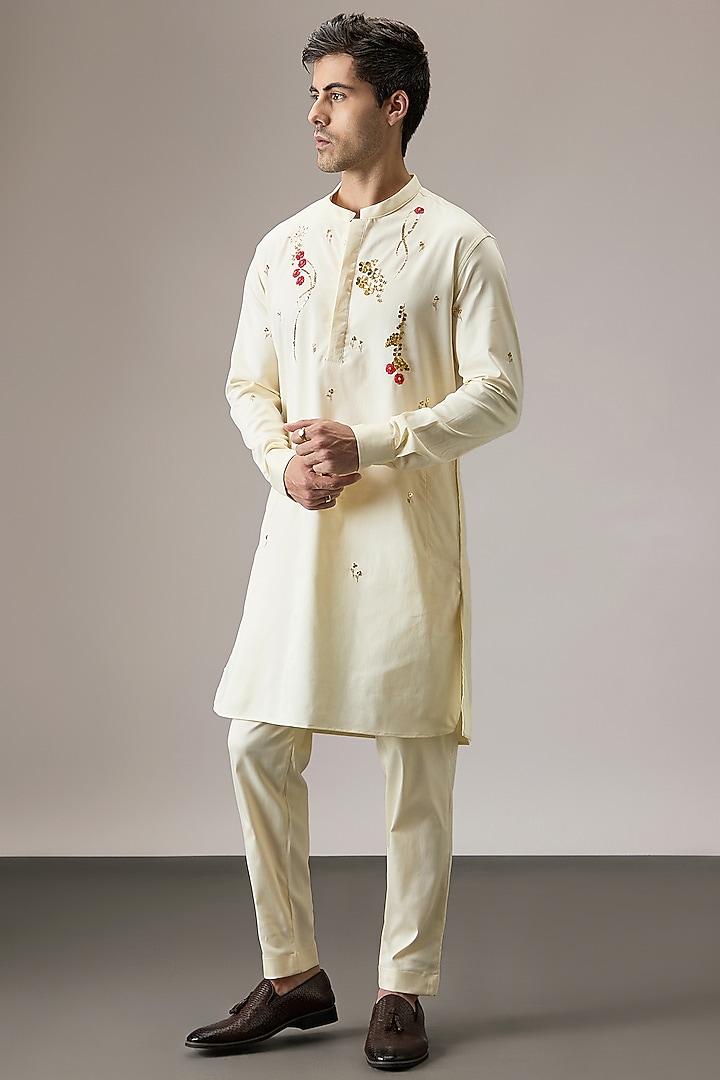 Ivory Cotton Hand Embroidered Kurta by Komal Kothari at Pernia's Pop Up Shop