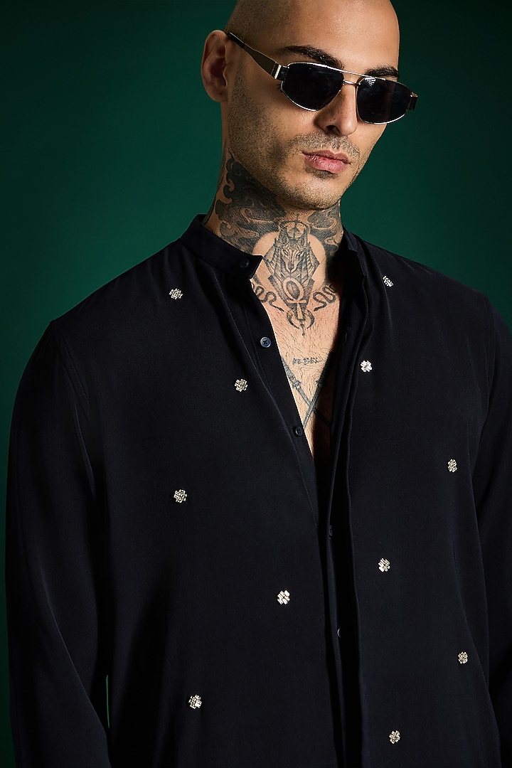 Navy Suiting Hand Embroidered Kurta Set by Komal Kothari at Pernia's Pop Up Shop