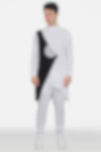 White & Black Linen Kurta Set by Komal Kothari at Pernia's Pop Up Shop