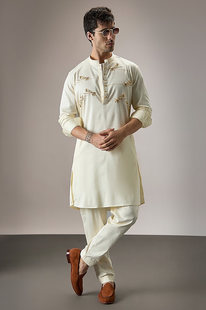 Ivory Cotton Hand Embroidered Kurta Set by Komal Kothari at Pernia's Pop Up Shop