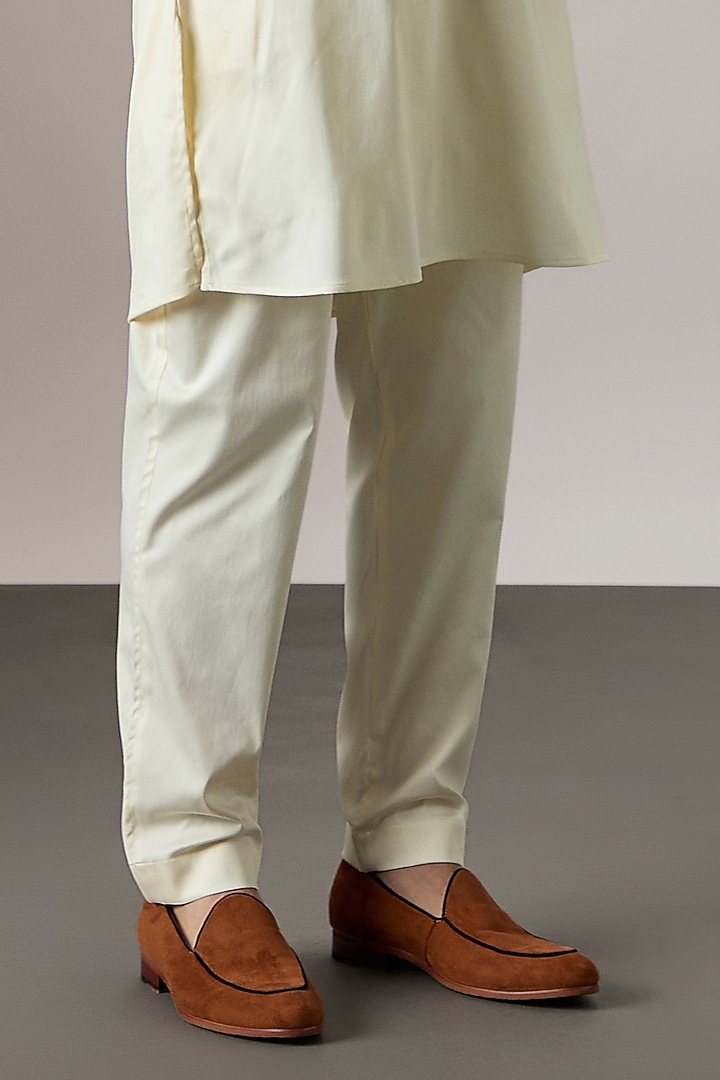 Ivory Cotton Hand Embroidered Kurta Set by Komal Kothari at Pernia's Pop Up Shop