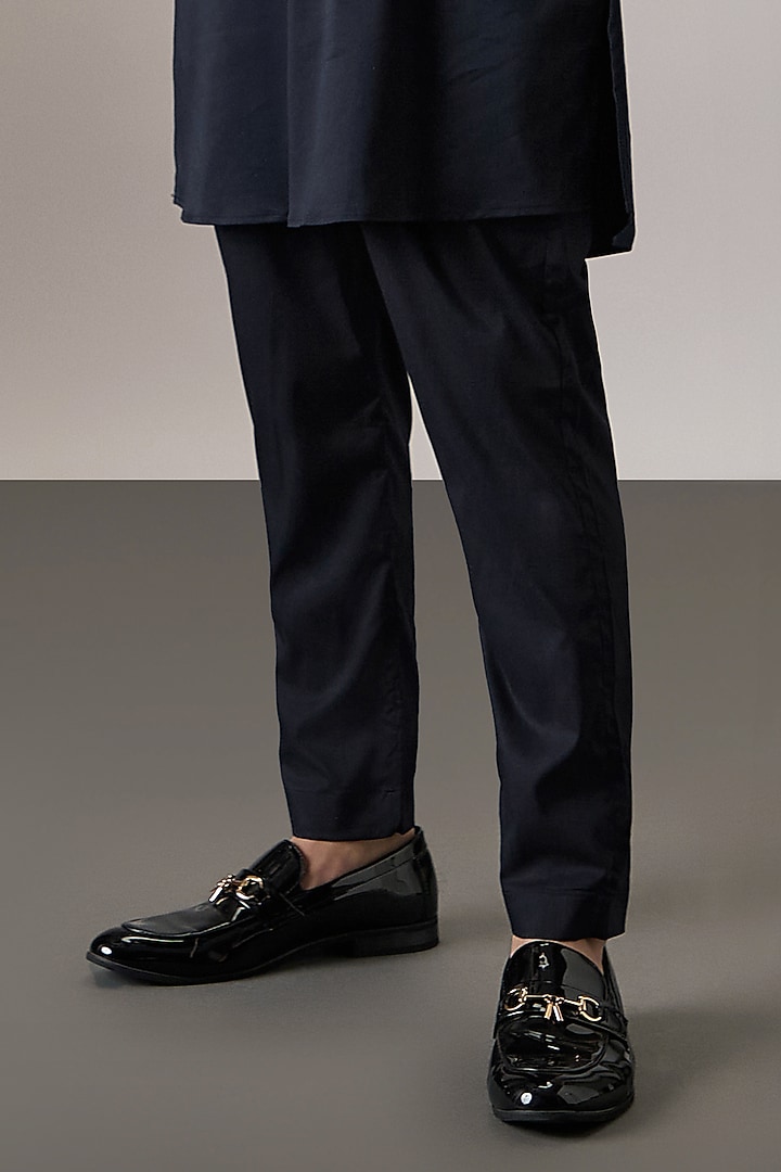 Navy Blue Cotton Hand Embroidered Kurta Set by Komal Kothari at Pernia's Pop Up Shop