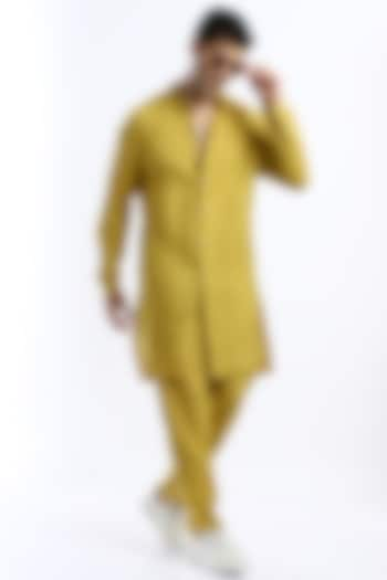 Mustard Linen Kurta Set by Komal Kothari at Pernia's Pop Up Shop